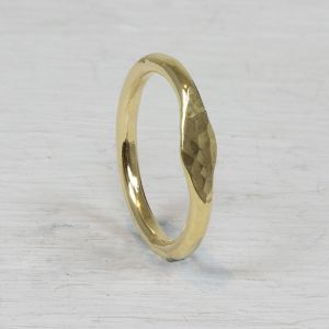 Ring Goldfilled mit einem Hammerschlagstück