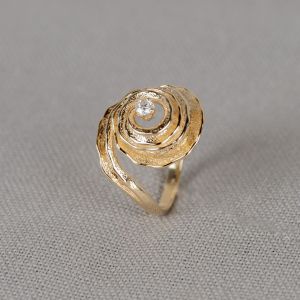 CURLY DIAMONDS | Ring G14K draaikolk + dia 0,096 ct