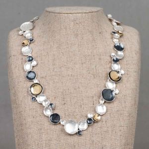 Halskette in drei Blasenfarben