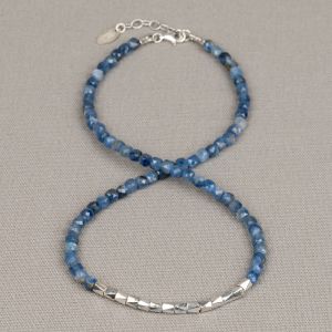 Halskette aus Kyanit mit einer Reihe silberner eckiger Röhren