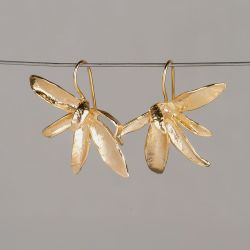 Versilberter Orchideenohrring