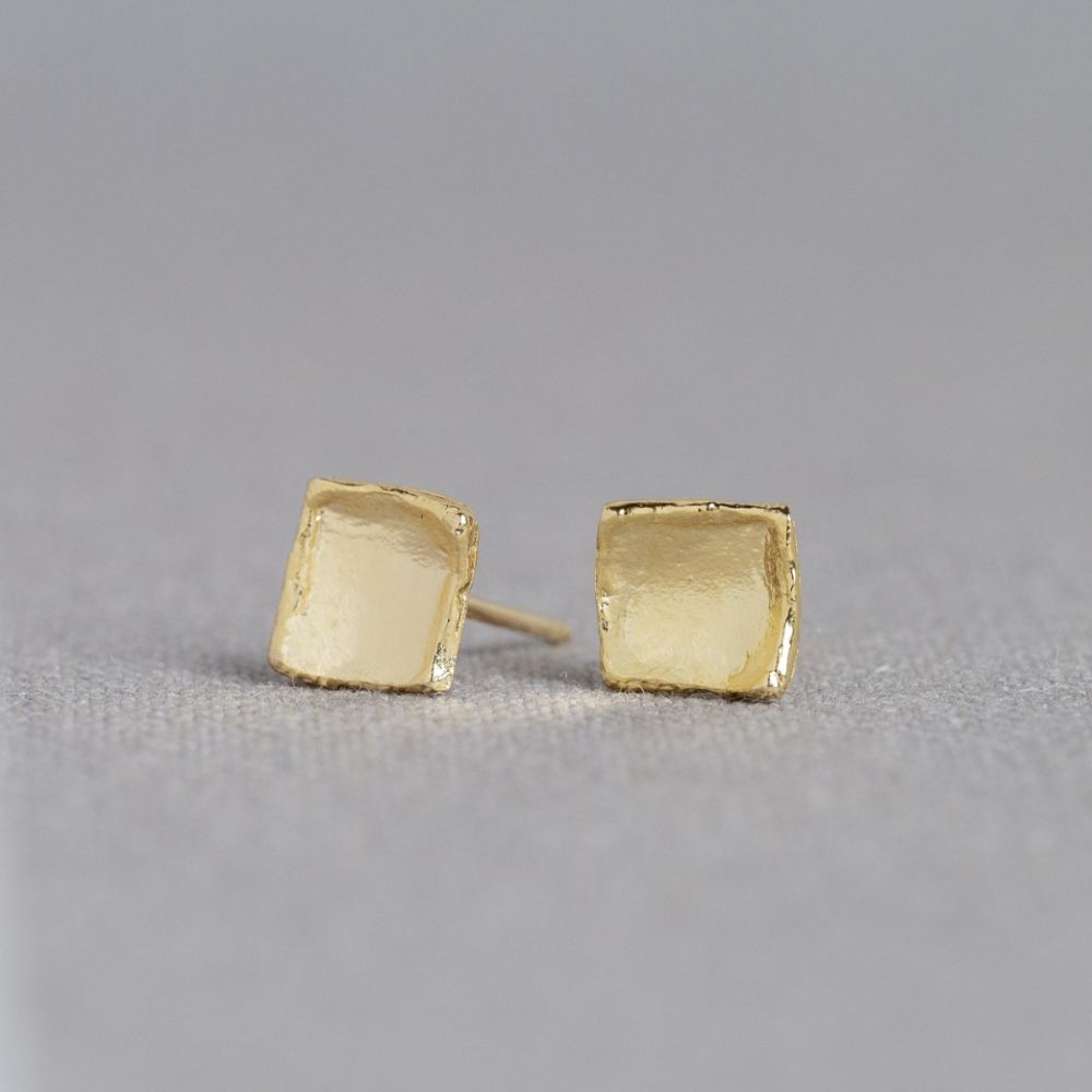 Versilberte quadratische Ohrstecker