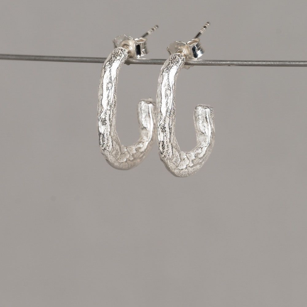 Silberne Loop-Ohrstecker groß