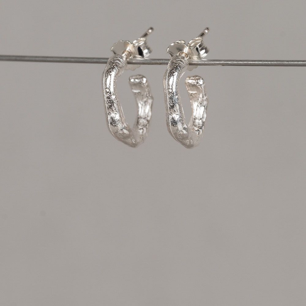 Silberne Loop-Ohrstecker klein