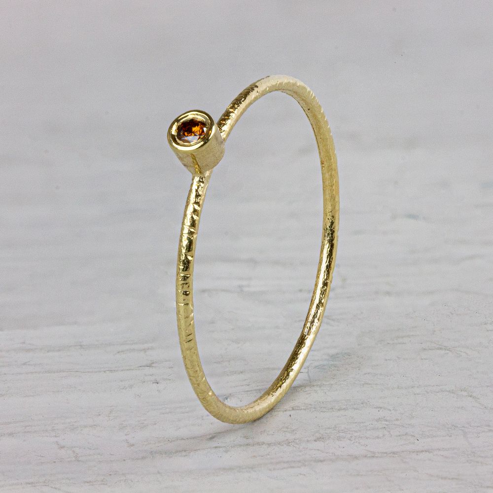 Ring NOOR enger brauner Diamant 0,02 ct