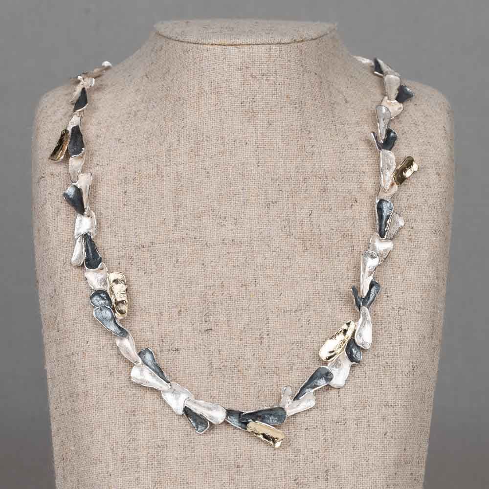 Halskette dreifarbiger Kranz