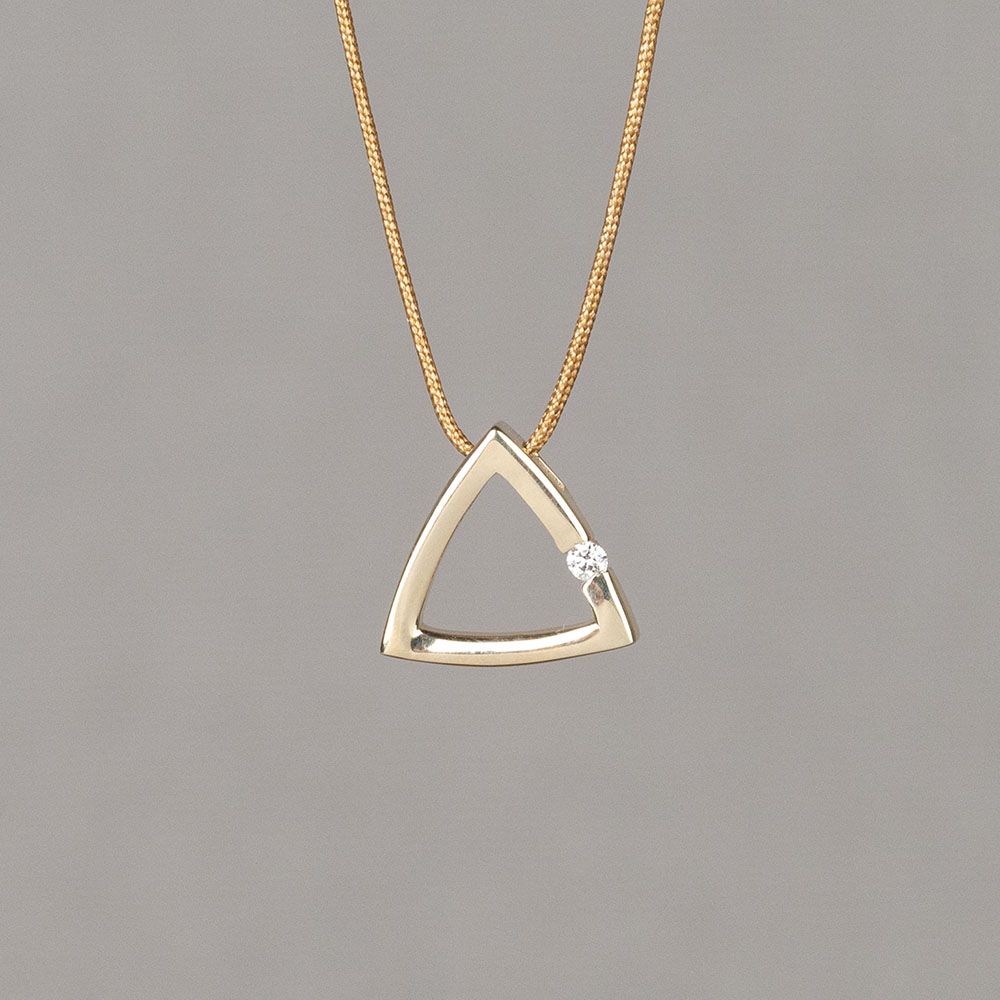 CLASSICAL | Hanger driehoek G14K + dia 0,03 ct