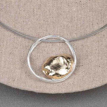 Hanger dubbel draad met hart van goud