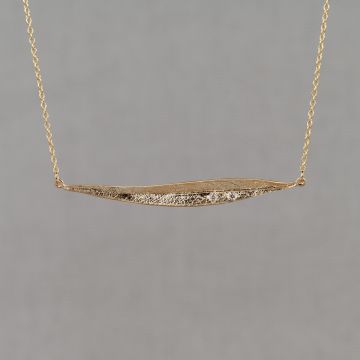 LEAVES | Collier G14K + blad met diamant  0.02ct