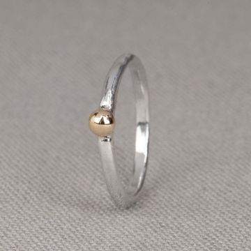 Ring zilver + 9 karaat bolletje