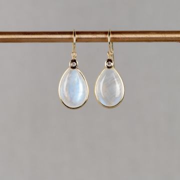 ROCKY | Oorbel 14 krt goud dia 0.02 ct + Regenboog Maansteen cabochon