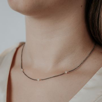 Halskette aus Silberoxyd + vergoldeter Rohdiamant