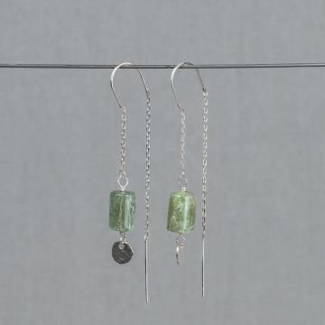 Doortrek oorbel + groene Kyaniet