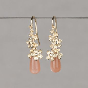 BLOSSOM | Oorhanger G14K bloesem + Oranje Maansteen
