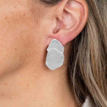 Silberne Ohrstecker-Duo, organisch, kantig