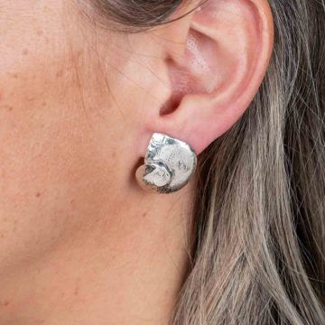 Silver hammered shell earring
